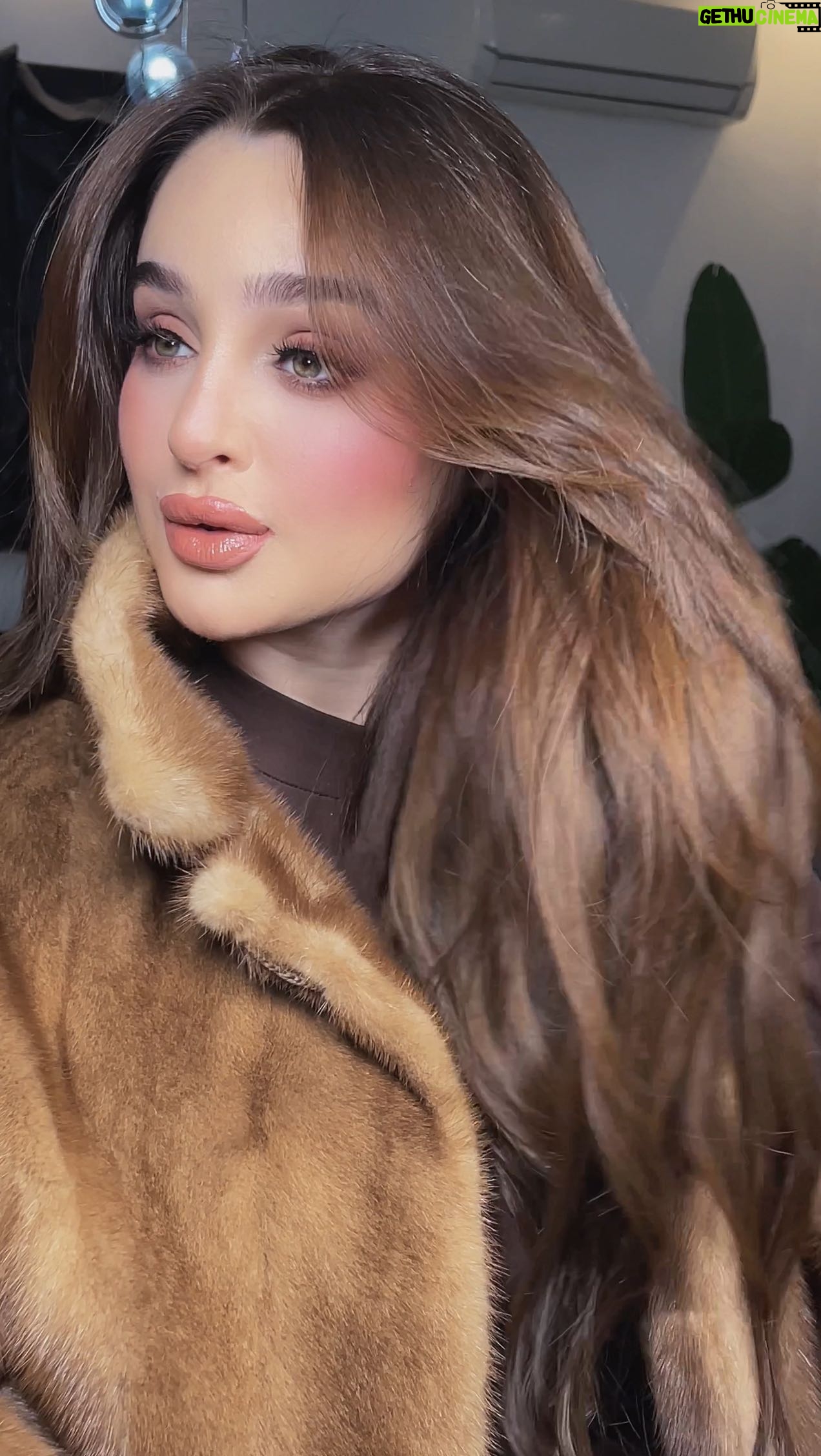 Ahlem Fekih Instagram - @fekih.ahlem 🙈💕 my winnie always on POINT 🔥 Makeup @rim_bl ☎️ 50656303