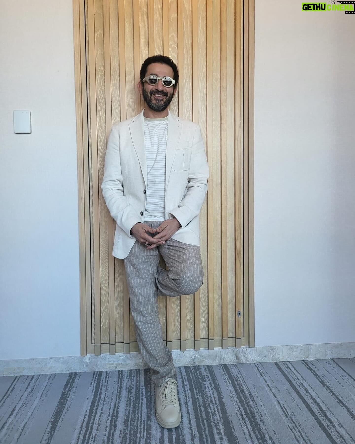 Ahmad Helmy Instagram - جلسة اسرار صناعة السينما في المؤتمر الدولي للنشر العربي في أبوظبي Styled by @maigalal Total look @danjohn.eg @danjohn.official @dstoreegypt