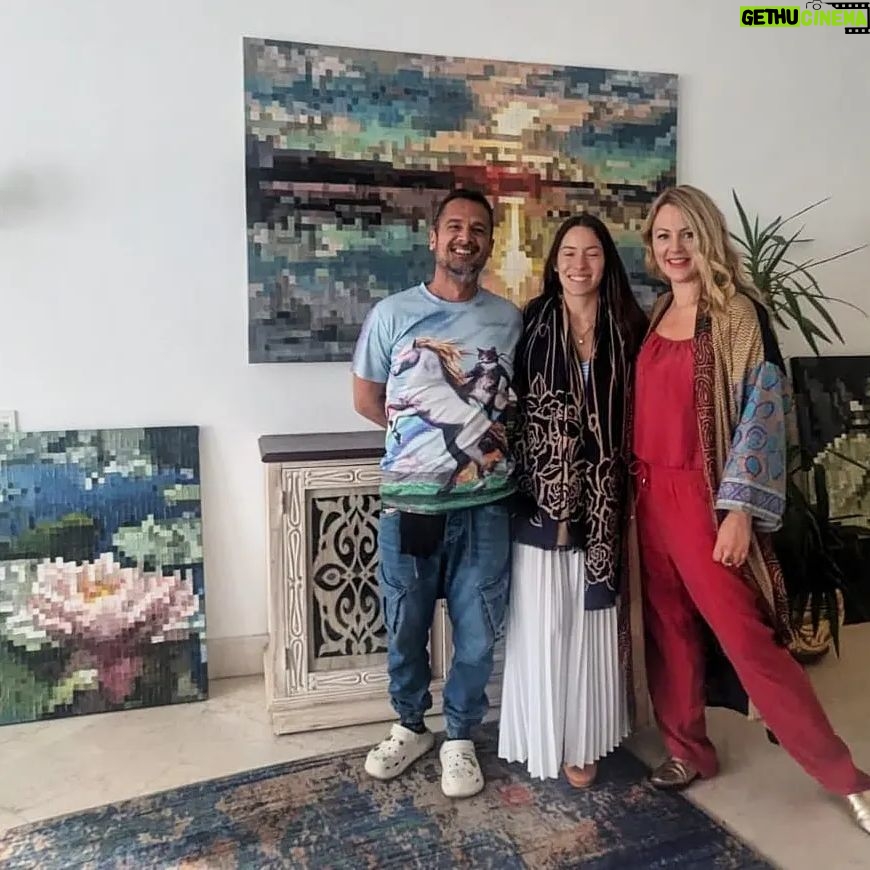 Ahmed Al Fishawy Instagram - A day great spent with one of my favourite artists 🎨 ❤️ @pixelart_by_nadiya_spiller #fishawy #art