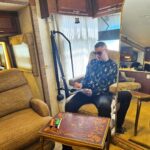 Ahmed Al Fishawy Instagram - اخر يوم تصوير ”بنقدر ظروفك” و عفا الله عما سلف .. الفيلم قريبآ في جميع سينمات مصر و الوطن العربي 🤩🎥 تأليف و إنتاج : سمير النيل (Colombia art productions ) مدير تصوير : @haithamnasser_ إخراج : أيمن مكرم مهندس ديكور : @ahmedgamalabdelaziz_ Team Fishawy : @shrief_magdy_abdo @mahmoud_farouk_hair_dresser @kahrabaa_sfx مع مجموعة من النجوم المتألقين بطولة احمد الفيشاوي @fishawyofficial مي سليم @maiselim نسرين طافش @nesreentafesh محمد محمود @mohamedmahmoud9745 محمود حافظ @mahmoudhafezofficial عارفة عبدالرسول @arfaabdelrasoul_official ابرام سمير @ebraamsamir99 طاهر ابو ليلة @taherabolela.official مع كوكبه من نجوم الكوميديا 🎥🥳❤️ #fishawy