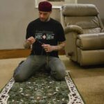 Ahmed Al Fishawy Instagram - سبحة الانسان الأجمل و الأطيب الأستاذ الفنان الكبير فاروق الفيشاوي و أفتخر و واحشني يا أبي .. تقبل الله منا و منكم رمضان كريم ❤️🌙 #fishawy #ramadankareem #prayers