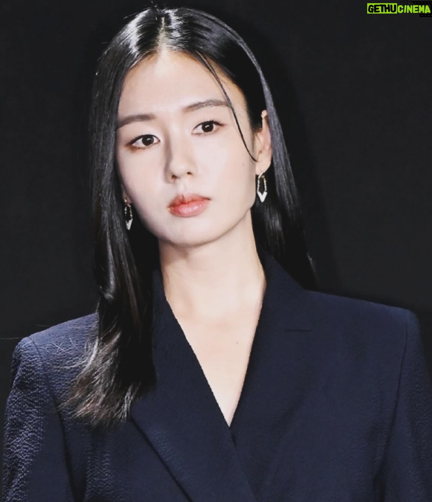 Ahn Eun-jin Instagram - #netflix #Korea #Goodbyeearth #종말의바보 드디어,,,, 두근두근,,