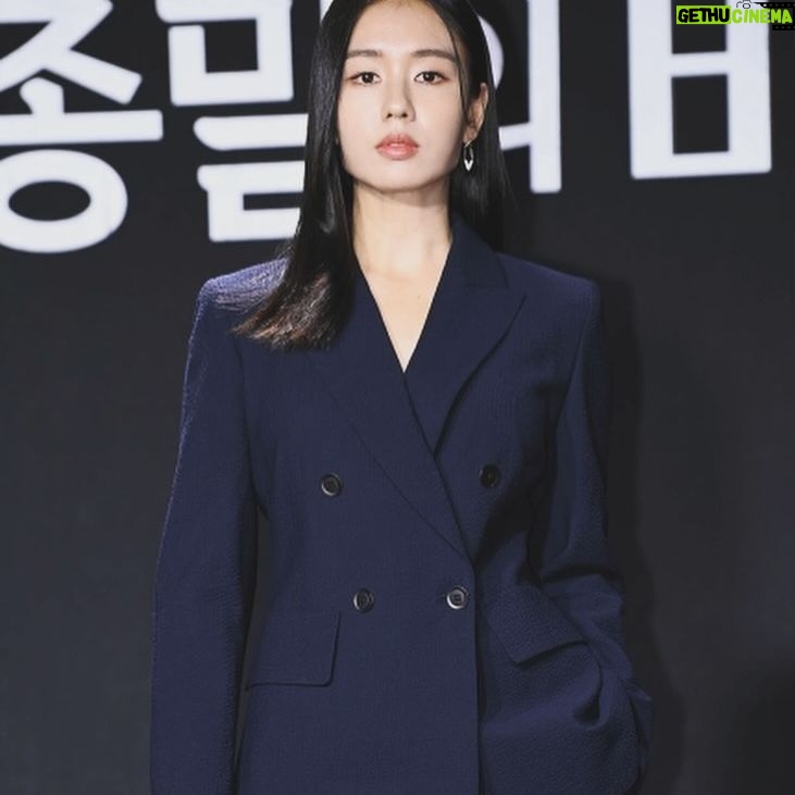Ahn Eun-jin Instagram - #netflix #Korea #Goodbyeearth #종말의바보 드디어,,,, 두근두근,,