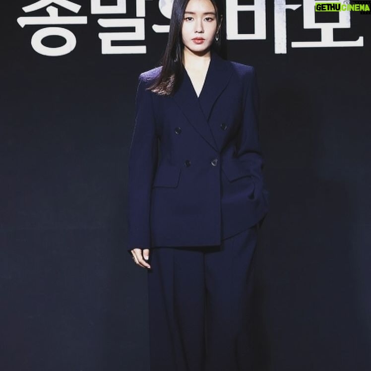 Ahn Eun-jin Instagram - #netflix #Korea #Goodbyeearth #종말의바보 드디어,,,, 두근두근,,