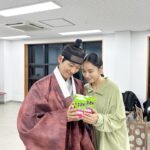 Ahn Eun-jin Instagram - @min_namkoong 선배님 생에 첫 초코비😆♥️