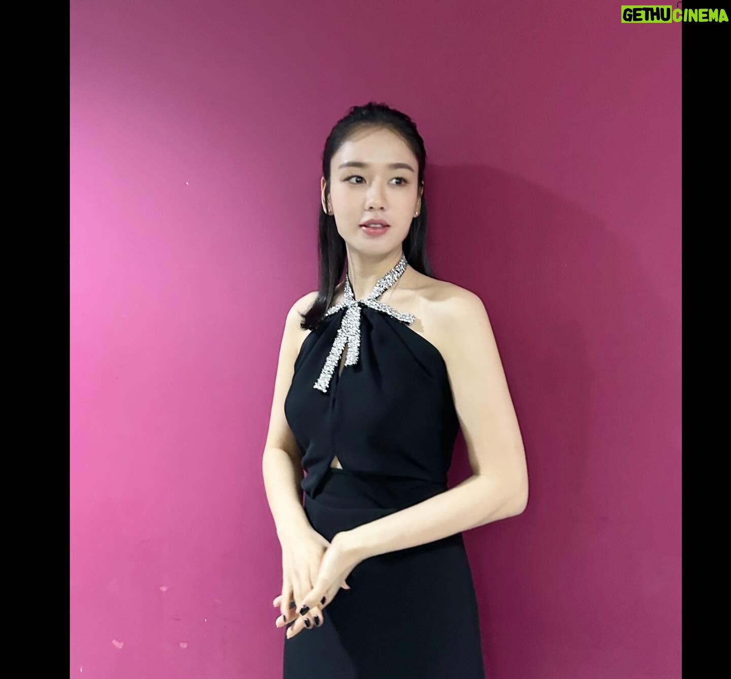 Ahn Eun-jin Instagram - 어제 제대로 전달하지 못해 아쉬운 마음에.. 지금까지 을 사랑해주신 여러분들께 정말 감사하다는 말씀 전하고 싶었어요. 길채와 함께 웃고 울어주셔서, 정말 큰 행복과 안온함을 느꼈답니다.. 진심으로 감사합니다. 2024년 새해복 많이 받으시고, 늘 몸과 마음이 건강하시길 바라요🙇🏻♀️ 길채X은진 올림🤍