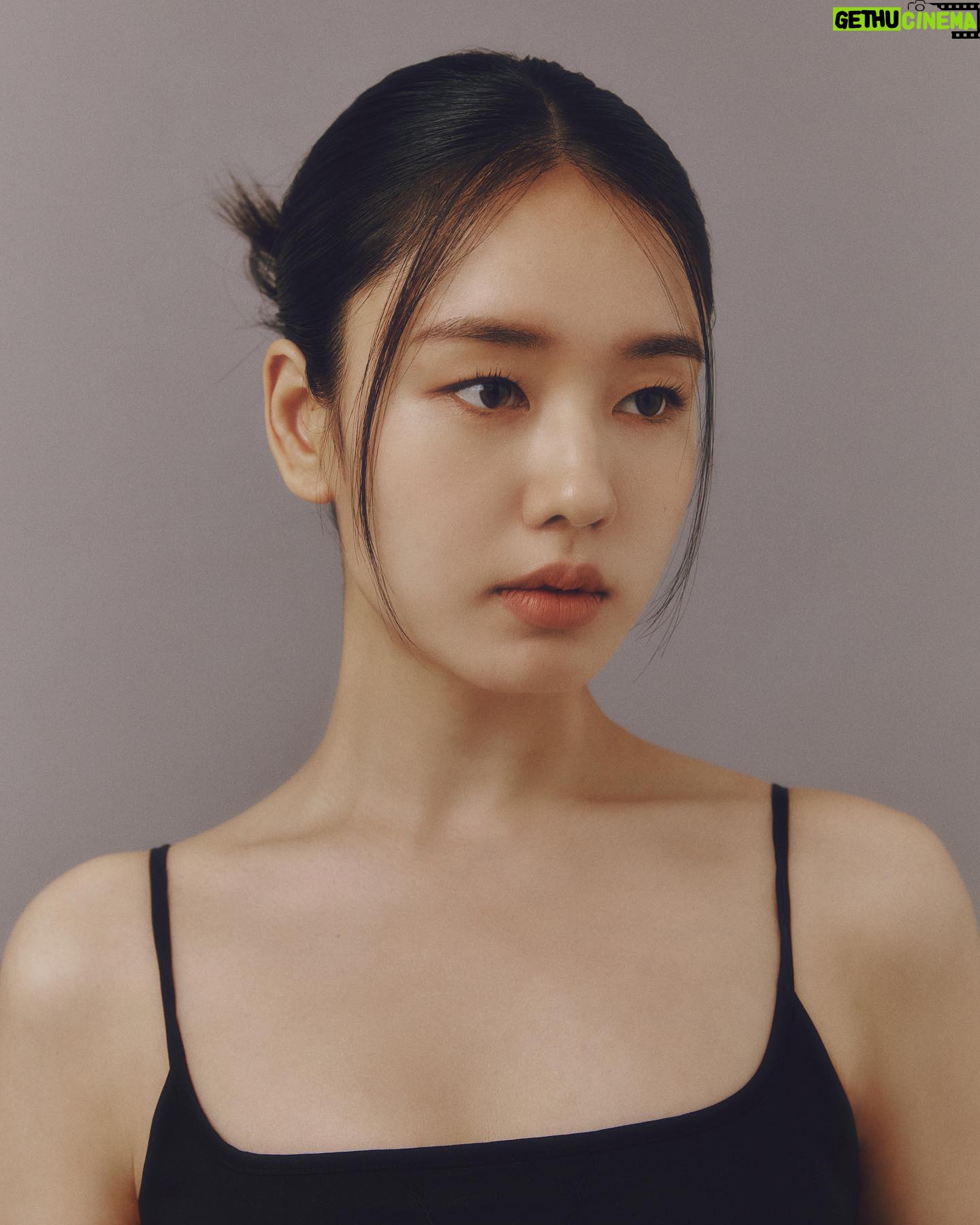 Ahn Eun-jin - 848.3K Likes - 🩶