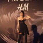 Ahu Yağtu Instagram – Surpriz sonlu 🖤 @h&m #muglerxhm @manfredthierrymugler