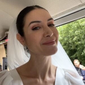 Ahu Yağtu Instagram - Gelin olmus gidiyorum 🤍 S3B94 @kardeslerim @ngmediatv @atvturkiye