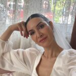 Ahu Yağtu Instagram - Gelin olmus gidiyorum 🤍 S3B94 @kardeslerim @ngmediatv @atvturkiye