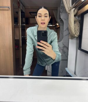 Ahu Yağtu Instagram - Dump var arkadaslar buyrun 🙋🏻‍♀️ Dudagi pudralama konusu tartsimaya aciktir…  #dump