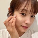 Ai Takahashi Instagram - 大好きなN organic Vieシリーズから #UVクリーム が出ましたよっ🤭🤍 大好きな目元美容液にも入っている バクチオール（整肌成分）が配合されてるのです😋💪🏻 SPF50 PA で紫外線対策は ばっちりだけど スキンケアとしても使える処方だから 朝用クリームとしても使える😎💪🏻 〈朝用クリーム×日焼け止め× 化粧下地〉 と、1本3役のクリームなんだよー！素敵🥺 スキンケアのようにみずみずしくて つけている事を忘れてしまうくらい 肌なじみがよくて、ファンデを塗らなくても 元から肌が綺麗な仕上がりにっ❕❕❕ おすすめポイント✍️ ①UVなのにバクチオール(整肌成分)“配合で素肌を整えるスキン ケア効果が期待。 ②カプセル状処方でセラミド(セラミドNG/保湿成分)がお肌の角質層まで浸透して、肌を優しくバリアしてくれる。 ロフトとか、バラエティショップでも買えるみたいだから このみずみずしいテクスチャー試しに行ってみてねっ！！！是非、いい香りにも包まれてくださいね🤭❤️ #norganic #norganicvie #デイケアモイストUVクリーム #下地 #ノーファンデ #日焼け止め #UVケア #PR