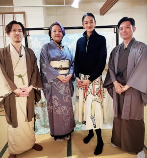 Ai Tominaga Instagram - ⁡
BS日テレ毎週水曜日よる10時放送の
「冨永愛の伝統to未来」
今回は東京手描友禅を訪ねます❤︎
小倉染芸3代目の小倉隆さん
@takashiogura3
⁡
そして日本の３大友禅談義！
小倉さんと、加賀友禅の志々目哲也さん、京友禅の吉田麗さんと「あるある」話などで盛り上がりました！
⁡
This program introduces traditional Japanese culture.
 We spoke with three major yuzen dyers in Japan.
⁡
#伝統to未来 #東京手描友禅 #友禅 #伝統文化 #伝統工芸 #加賀友禅 #京友禅
⁡