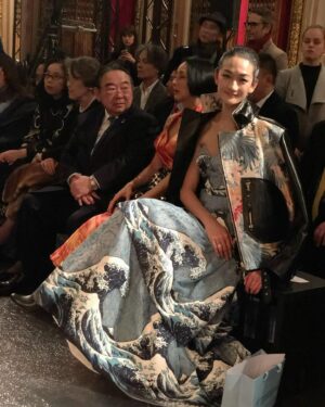 Ai Tominaga Instagram - ⁡
日本人として初めてパリのオートクチュールに参加し、ずっと現役でいらした桂由美さん
コレクションに出演させていただいた事も、パリのホテルの朝食で偶然お会いして、コレクションのフロントロウに誘ってくださった事も、私の大切な思い出です
⁡
ご冥福をお祈りいたします
⁡
Japan has lost an important legend.
Her achievements will be spoken of forever.
Thank you Yumi Katsura
Rest in Peace
⁡
#桂由美 #YumiKatsura
