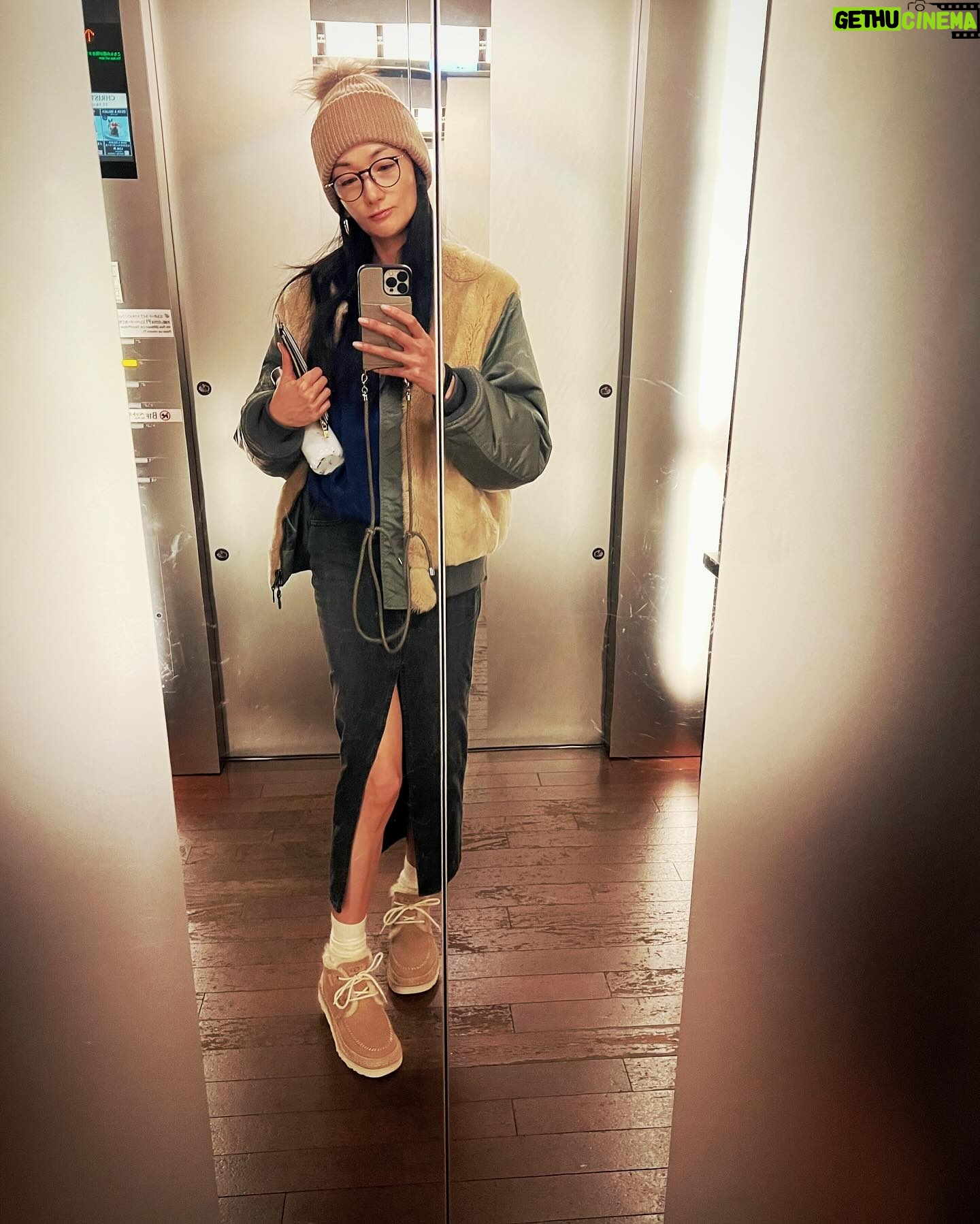 Ai Tominaga Instagram - ふわふわモコモコしたくなる季節到来だね モコモコしすぎ感w やっぱりUGG最高❤︎ #そんな私服 すっぴんでミッドタウン 