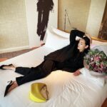 Ai Tominaga Instagram – ⁡
The last day in Paris
撮影も無事に終わりました💐
⁡
@restrantkei 
Cuisiner comme dans un rêve
⁡
Suit @amiparis 
Bag @maisonvalentino