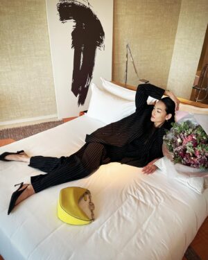 Ai Tominaga Instagram - ⁡
The last day in Paris
撮影も無事に終わりました💐
⁡
@restrantkei 
Cuisiner comme dans un rêve
⁡
Suit @amiparis 
Bag @maisonvalentino