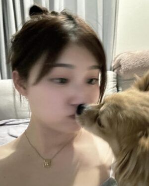 Ai Yoshikawa Instagram - ☺︎
強めの愛が来たから強めの愛をあげたらお顔ちゅぶれた
