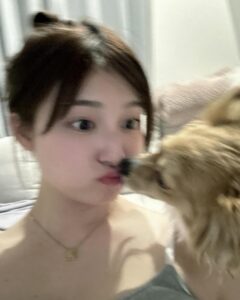 Ai Yoshikawa Instagram - ☺︎ 強めの愛が来たから強めの愛をあげたらお顔ちゅぶれた