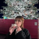Ai Yoshikawa Instagram - ︎☺︎ Merry Christmas🎄🤶🏻 クリスマスマーケット2箇所行けたっ 別日なのにおんなじ髪型とおんなじコートすぎて 自分でもびっくり🙂