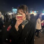 Ai Yoshikawa Instagram - ︎☺︎ Merry Christmas🎄🤶🏻 クリスマスマーケット2箇所行けたっ 別日なのにおんなじ髪型とおんなじコートすぎて 自分でもびっくり🙂