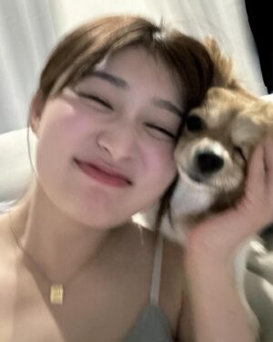 Ai Yoshikawa Instagram - ☺︎
強めの愛が来たから強めの愛をあげたらお顔ちゅぶれた