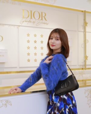 Ai Yoshikawa Instagram - ☺︎
「GARDEN OF DREAMS—ガーデンオブドリームズー」
クリスチャン・ディオールが愛した、
パリのチュイルリーガーデンをテーマに、
六本木ヒルズアリーナに期間限定オープンしました〜🩶

クリスマスも感じながら、
うっとりする香りとコフレをみることができましたっ
キラキラしてて素敵だったなあ〜
みなさんも行ってみてね🎄

【開催概要】
ディオールホリデーイベント 
「ガーデンオブドリームズ」
開催期間：2023年12月1日（金） ～2023年12月17日（日） 
11 :00~ 20:00（最終入場19:20)

@diorbeauty @dior
#DREAMINDIOR
#DIORHOLIDAYS
#ガーデンオブドリームズ
#ディオールファインジュエリー
#SupportedByDior
