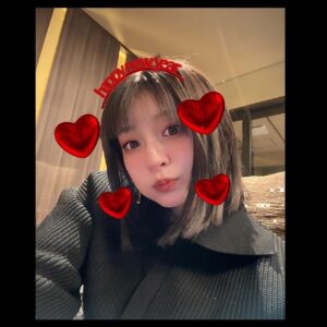 Ai Yoshikawa Instagram - ︎☺︎
Happy New Year 🩶2023⇨2024
🐉（シスーの年だね＾＾