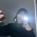 Ai Yoshikawa Instagram – ☺︎
髪色青くする前の私🩶