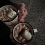 Ai Yoshikawa Instagram - ︎☺︎ Merry Christmas🎄🤶🏻 クリスマスマーケット2箇所行けたっ 別日なのにおんなじ髪型とおんなじコートすぎて 自分でもびっくり🙂