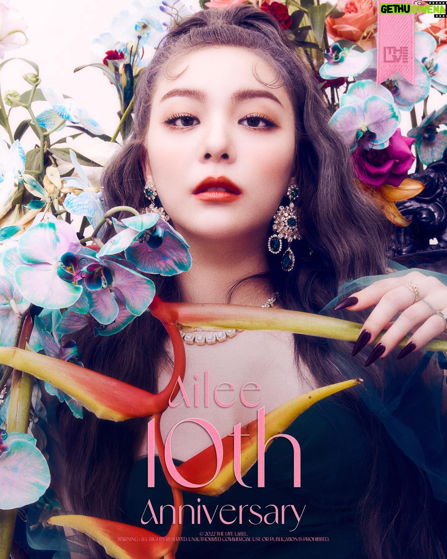 Ailee Instagram - 10년동안 정말 많은 일 들이 있었지만 이 긴 시간 동안 단 한번도 변함 없었던건 여러분들을 사랑 하는 제 마음과 여러분들이 저를 사랑해주시는 그 마음 하나인것 같아요. 10년 동안 변함 없이 꾸준히 저를 응원 해주시고 사랑해주셔서 진심으로 감사합니다. 사랑해요 우리 에일리언들! 에송이들! 앞으로 우리 10년 더 재밌게 놀고 좋은 추억 많이 만들어요!!