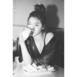 Ailee Instagram - I ❤️ Christmas 🎄🎅🏻🍷