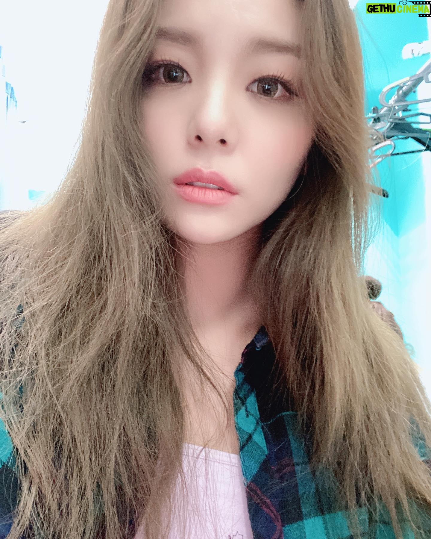 Ailee Instagram - (툭...) 보고싶을까바.... Just cuz i know u guys might miss me too... #투데일리