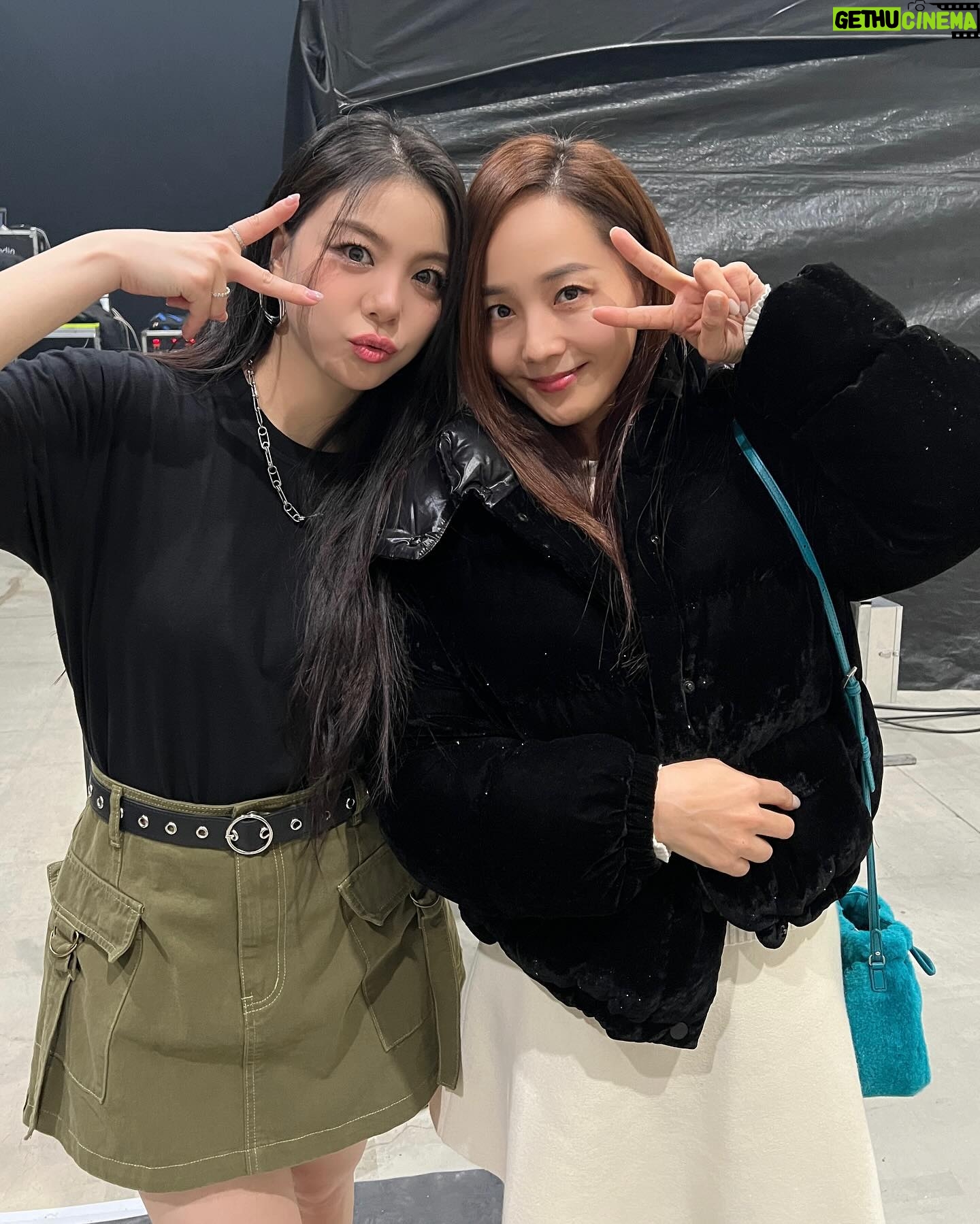 Ailee Instagram - ⠀⠀ 국민요정 유진 선배님께서 콘서트 놀러오셨어용 ㅠㅠㅠ 공연장을 더더욱 빛내주셔서 감사합니다!! ⠀⠀ ⠀⠀ 그럼 우리 남은 콘서트도 가보자고😆