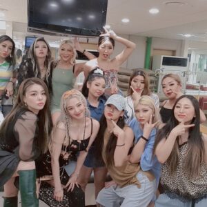 Ailee Instagram - 에효우💕 우리 #굿걸 들 음원 나왔어요!!! 에효우 - GG 많이 사랑해주세요!!!! Show some love for our song GG with @_zziwooo0 and @hyoyeon_x_x !!! 무대를 더욱더 빛나게 도와주신 #코카인버터 안무팀분들도 정말 감사합니다!!!