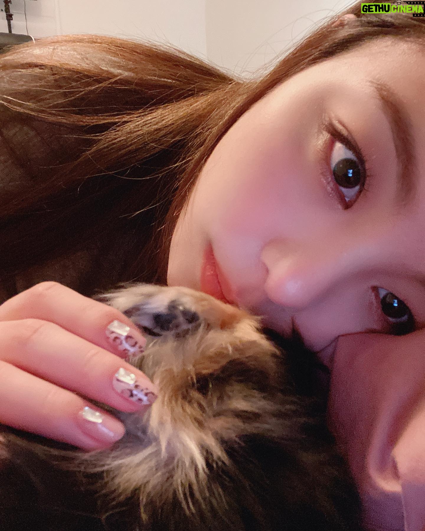 Ailee Instagram - 카누야.... 엄마 네일아트 자랑 좀 하자... kanu... can i please show off my nails for just a second tho...?