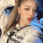 Ailee Instagram - 오랜만에 묶은 머리… ㅎㅎ 이번주 토요일 저녁 6시 5분 불후의명곡에서 확인 하셔요~! #불후의명곡 #왕중왕전 #KBS 👑