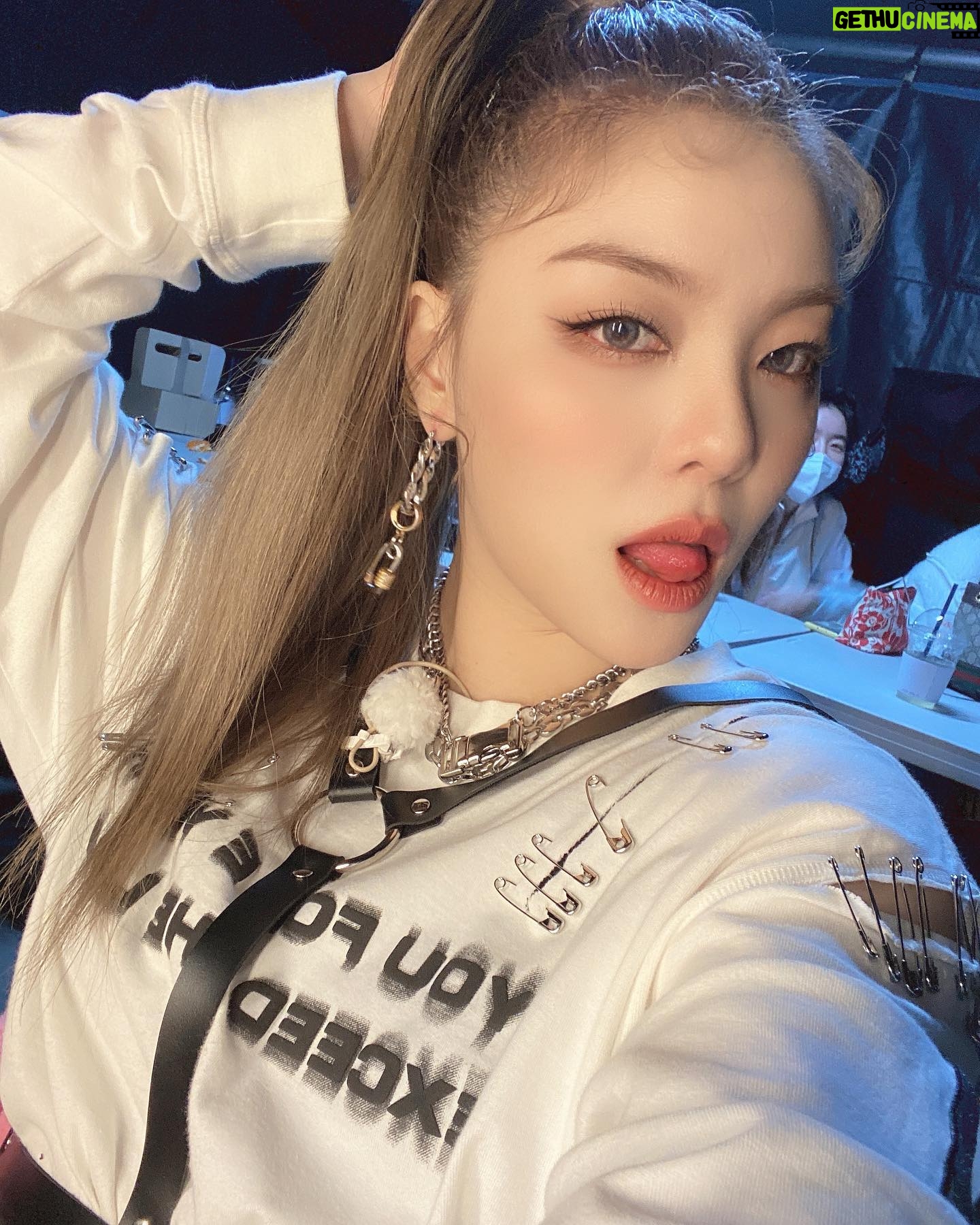 Ailee Instagram - 오랜만에 묶은 머리… ㅎㅎ 이번주 토요일 저녁 6시 5분 불후의명곡에서 확인 하셔요~! #불후의명곡 #왕중왕전 #KBS 👑