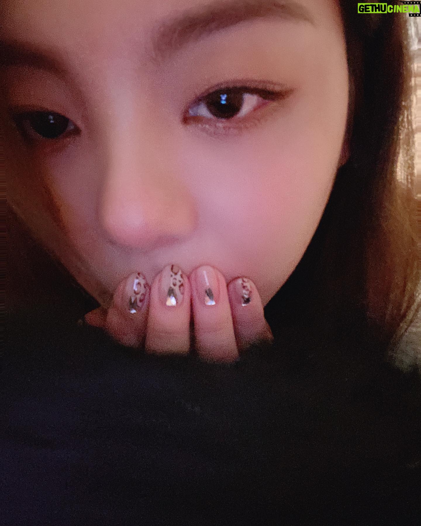 Ailee Instagram - 카누야.... 엄마 네일아트 자랑 좀 하자... kanu... can i please show off my nails for just a second tho...?