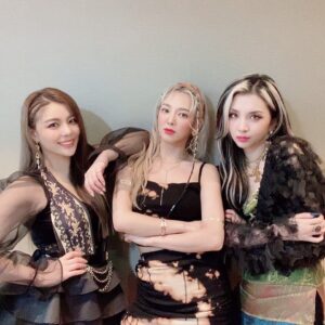 Ailee Instagram - 에효우💕 우리 #굿걸 들 음원 나왔어요!!! 에효우 - GG 많이 사랑해주세요!!!! Show some love for our song GG with @_zziwooo0 and @hyoyeon_x_x !!! 무대를 더욱더 빛나게 도와주신 #코카인버터 안무팀분들도 정말 감사합니다!!!