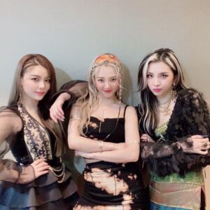 Ailee Instagram - 에효우💕 우리 #굿걸 들 음원 나왔어요!!! 에효우 - GG 많이 사랑해주세요!!!! Show some love for our song GG with @_zziwooo0 and @hyoyeon_x_x !!! 무대를 더욱더 빛나게 도와주신 #코카인버터 안무팀분들도 정말 감사합니다!!!