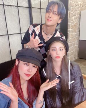 Ailee Instagram - 앞으로 우리 더라이브 식구들 많이 응원 해주세용~!! #휘인 #라비 @ravithecrackkidz @whee_inthemood