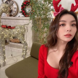 Ailee Instagram - 🎄🎅🏻🎄🎅🏻🎄 Hair : @aluu_jihyun557 Make-up : @gil_beauty_ #infludeo_ailee