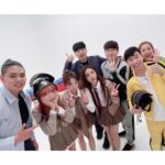 Ailee Instagram - 여러분 배그 겜성 e스포츠 클라~쓰 1편 즐겁게 보셨나요~? 아직 못 보신 분들 있으시면 지금 당장 프로필에 링크 클릭크릭!! 🤩촬영하는 내내 정말 즐거웠어요~!! #pubg 예쁜 굿즈 선물 해주셔서 정말 감사합니다~ 히히히 @1000_seung2 영자오빠 감사합니다~!! 💕 11월 20일 내일 오후 6시 G-STAR TV와 G-STAR Twitch에서 2편은 시청 하실 수 있습니다!!! ✔️G-STAR TV youtube.com/user/gstargame… ✔️G-STAR Twitch twitch.tv/gstar #에일리 #AILEE #레이나 #Raina #우기 #yuqi #김블루 #kimblue #미라클 #miracle #지수쌤 #성쌤 #배그겜성e스포츠클라쓰 #배그 #PCS3 한국 선수들 많이 응원해주세요!! #그리핀 오늘 너무 잘 했어영 ㅠㅠ 제가 많이 응원했어요 ㅠㅠㅠㅠ 치킨은 정말 아쉽지만 ㅠㅠㅠ 제가 대신 사드릴게요 ㅠㅠㅠ 내일도 화이팅!!!
