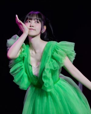 Airi Suzuki Instagram - ✴︎ 上海LIVE🇨🇳

30歳になったその日に上海へ飛び
翌日の13日にステージで歌わせていただけるという
幸せな30代のスタートをしました☺︎

いろんな写真がたくさんあるのですが
旅の期間ずっと写真を撮ってくれていた、中国のカメラマンさんからいただいたものをまずシェア☺️

アニソンを主に歌ったライブだったので
ツインテールに°C-ute初期とBuono!の時のメンバーカラーでもある黄緑に包まれた、ザ！アイドル！な衣装で☺︎

📸 @mr_songbo