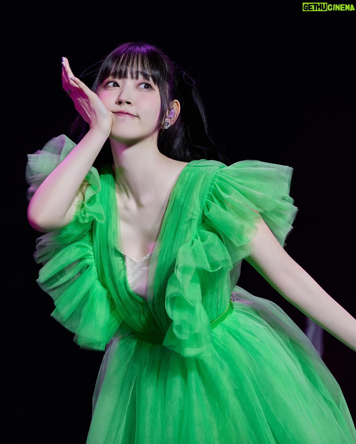 Airi Suzuki - 106.6K Likes - ✴︎ 上海LIVE🇨🇳
30歳になったその日に上海へ飛び
翌日の13日にステージで歌わせていただけるという
幸せな30代のスタートをしました☺︎
いろんな写真がたくさんあるのですが
旅の期間ずっと写真を撮ってくれていた、中国のカメラマンさんからいただいたものをまずシェア☺️
アニソンを主に歌ったライブだったので
ツインテールに°C-ute初期とBuono!の時のメンバーカラーでもある黄緑に包まれた、ザ!アイドル!な衣装で☺︎
📸 @mr_songbo