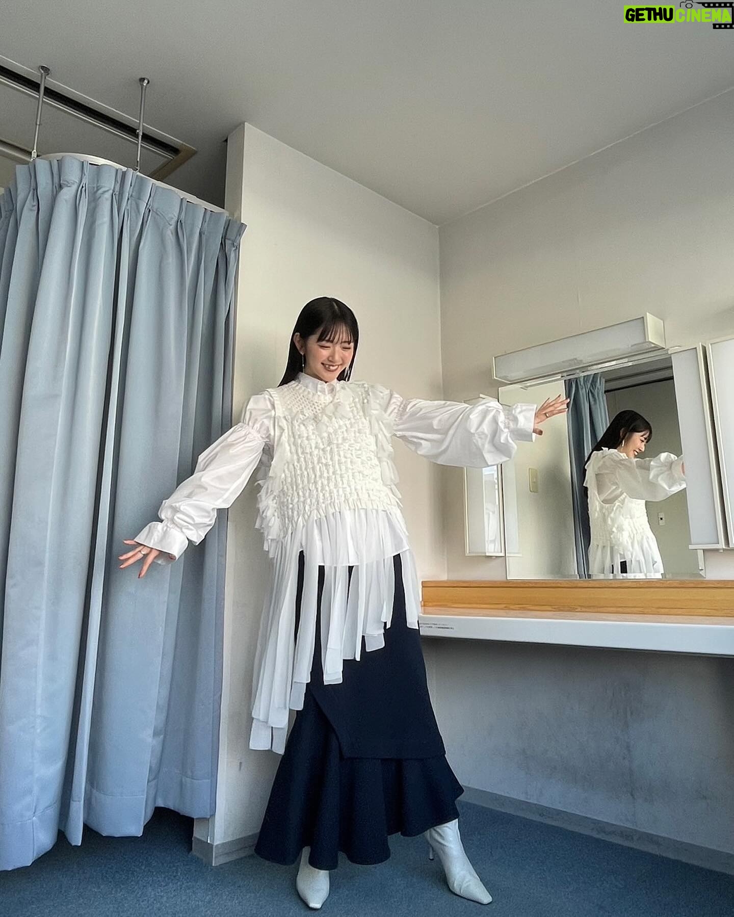 Airi Suzuki Instagram - ✴︎ #最近の衣装たち ポツンと一軒家のご夫婦、とっても憧れだったな、、、🏡 🩶「有吉eeeee!」 blouse,vest @ezumi.official @mandassociates skirt @un3d_official earring @tree.accessory @rhodes_showroom ring @e.m.__official 🤍「ポツンと一軒家」 tops @createclair bustier @tiit_tokyo @the.pr_ pants @thingsthatmatter.jp ear cuff @agete_official gold Perl ring @masana_jewelry gold fork ring @nomg_official gold brass connect ring @yoaa.official @higashiyamapr mule @charleskeith_jp 💛アニソン神曲カバーでしょでしょ race tops, peplum tops,skirt @maisonspecial_women long ear cuff @flynk_official ear cuff @nomg_official @higashiyamapr moon stone ring @gigi.jewelry @mandassociates boots @dianashoespress 🩵アニソン神曲カバーでしょでしょ blouse @ghospell bustier,skirt @lily_brown_official ear cuff @anemone_official gold×silver ring @mimi33_official gold ring @iamthe1.official pumps @charleskeith_jp