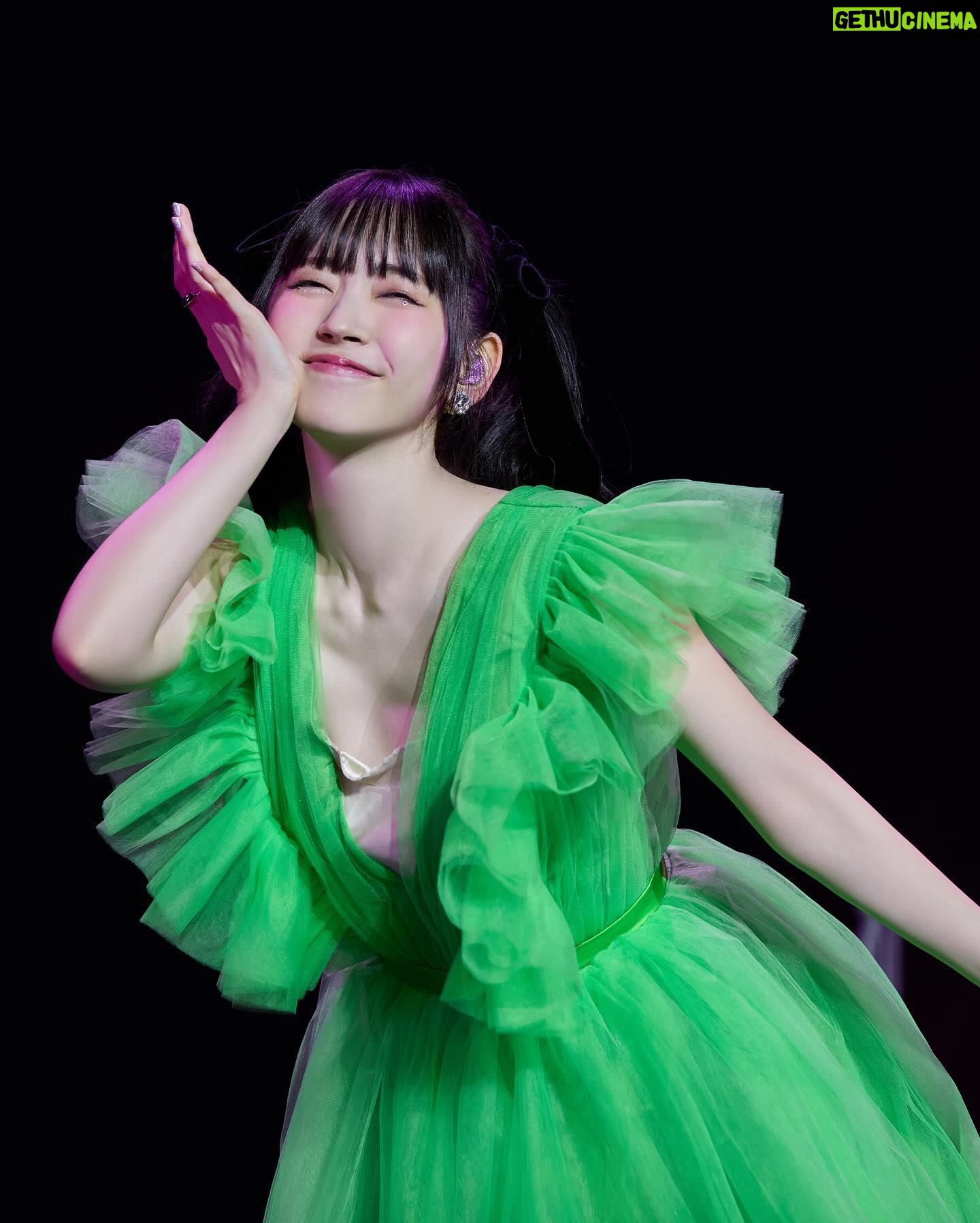 Airi Suzuki - 106.6K Likes - ✴︎ 上海LIVE🇨🇳
30歳になったその日に上海へ飛び
翌日の13日にステージで歌わせていただけるという
幸せな30代のスタートをしました☺︎
いろんな写真がたくさんあるのですが
旅の期間ずっと写真を撮ってくれていた、中国のカメラマンさんからいただいたものをまずシェア☺️
アニソンを主に歌ったライブだったので
ツインテールに°C-ute初期とBuono!の時のメンバーカラーでもある黄緑に包まれた、ザ!アイドル!な衣装で☺︎
📸 @mr_songbo