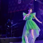 Airi Suzuki Instagram - ✴︎ 上海LIVE🇨🇳 30歳になったその日に上海へ飛び 翌日の13日にステージで歌わせていただけるという 幸せな30代のスタートをしました☺︎ いろんな写真がたくさんあるのですが 旅の期間ずっと写真を撮ってくれていた、中国のカメラマンさんからいただいたものをまずシェア☺️ アニソンを主に歌ったライブだったので ツインテールに°C-ute初期とBuono!の時のメンバーカラーでもある黄緑に包まれた、ザ！アイドル！な衣装で☺︎ 📸 @mr_songbo