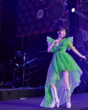 Airi Suzuki Instagram - ✴︎ 上海LIVE🇨🇳

30歳になったその日に上海へ飛び
翌日の13日にステージで歌わせていただけるという
幸せな30代のスタートをしました☺︎

いろんな写真がたくさんあるのですが
旅の期間ずっと写真を撮ってくれていた、中国のカメラマンさんからいただいたものをまずシェア☺️

アニソンを主に歌ったライブだったので
ツインテールに°C-ute初期とBuono!の時のメンバーカラーでもある黄緑に包まれた、ザ！アイドル！な衣装で☺︎

📸 @mr_songbo